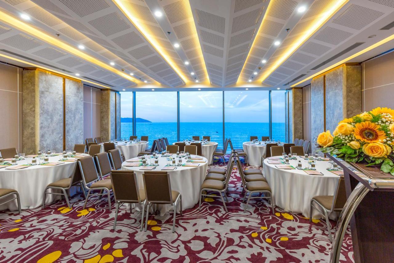 Le Sands Oceanfront Danang Hotel Esterno foto