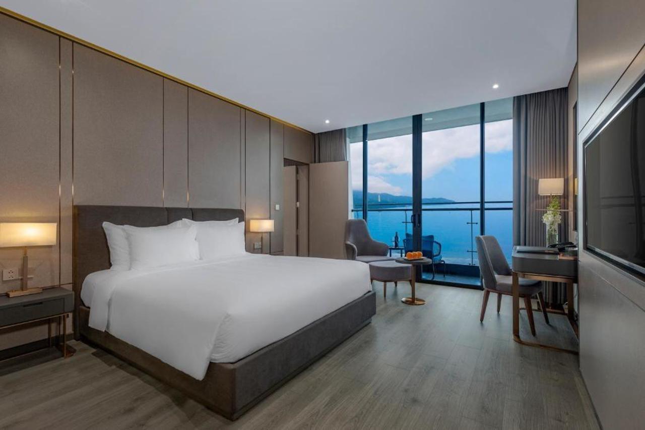 Le Sands Oceanfront Danang Hotel Esterno foto