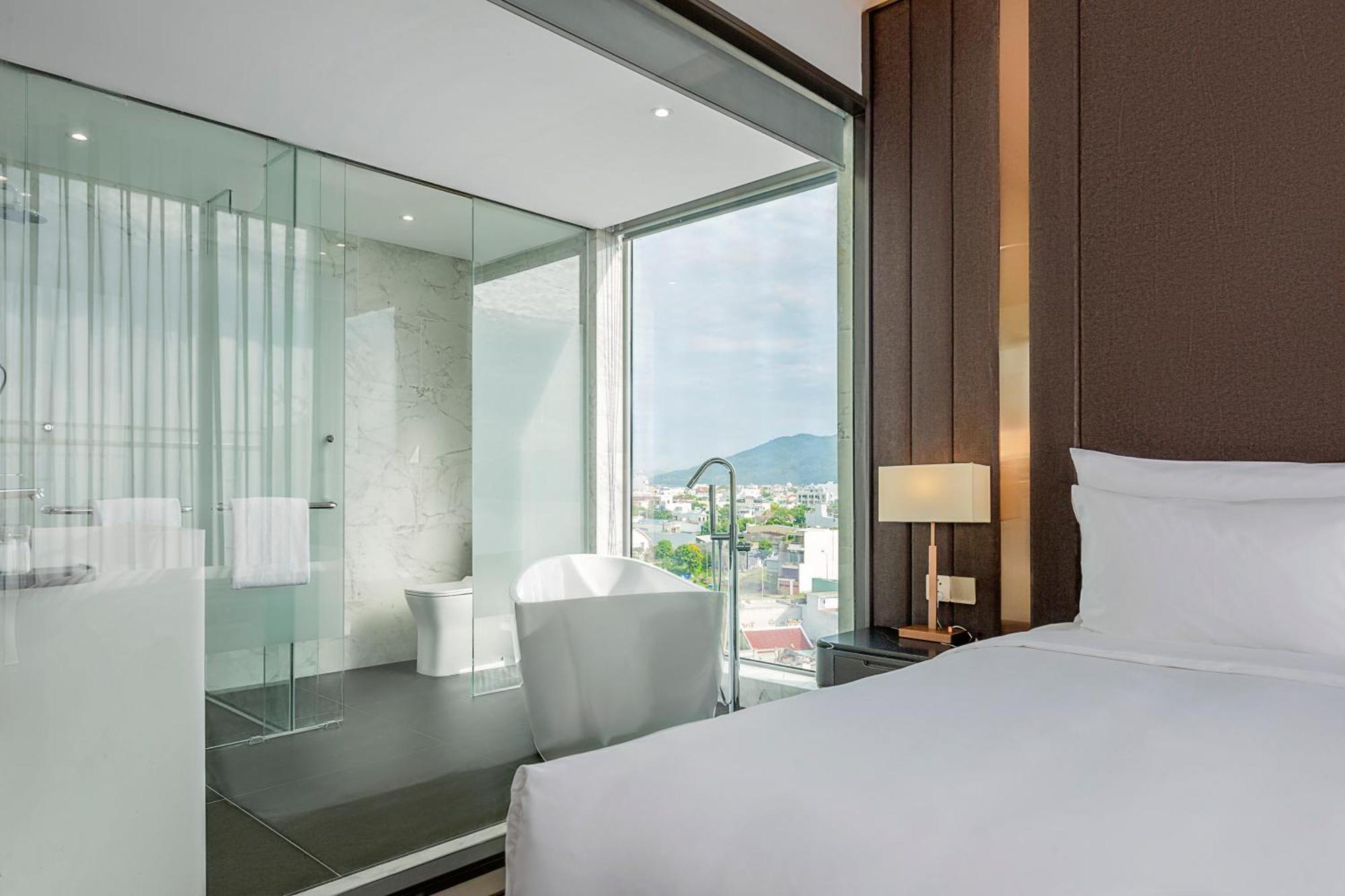 Le Sands Oceanfront Danang Hotel Esterno foto